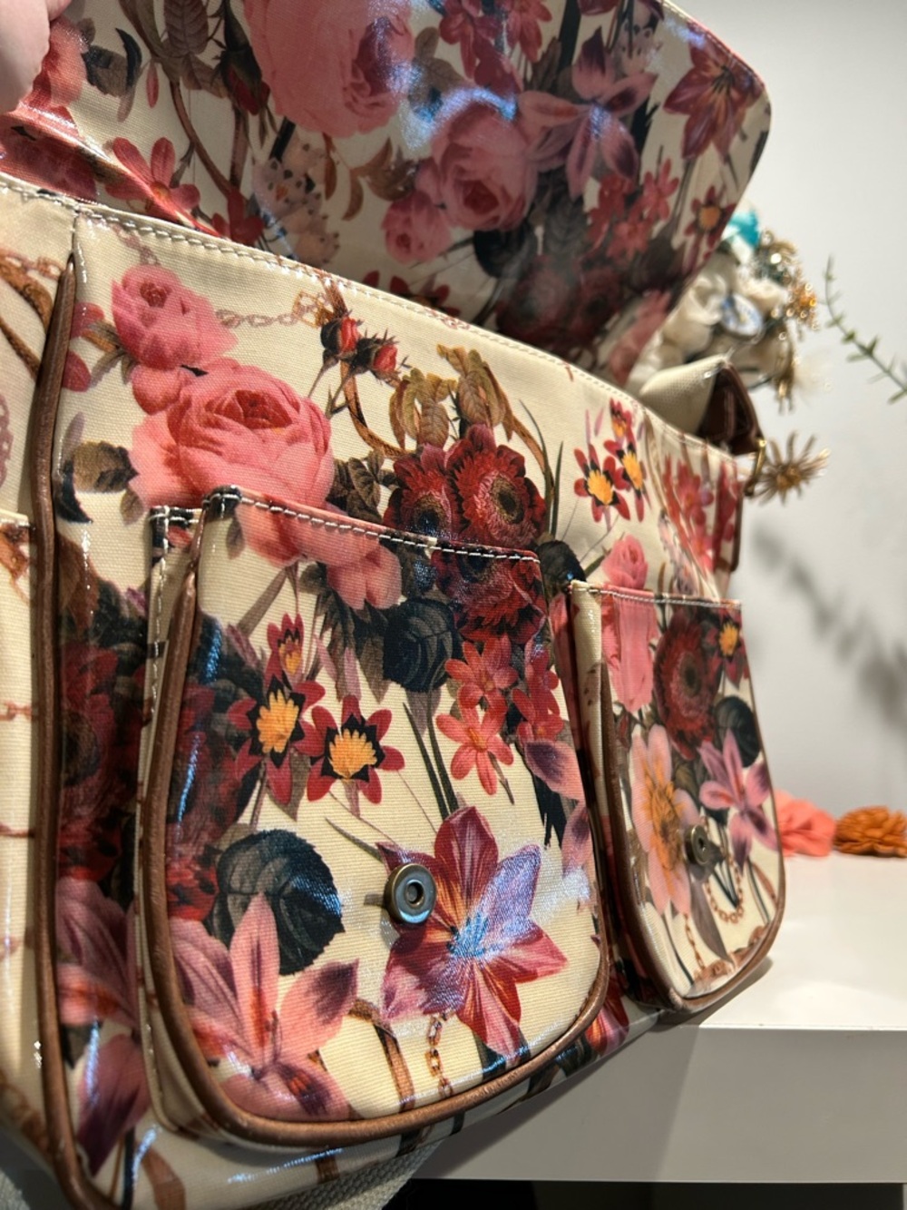 LYDC London Floral Chain Print Coated Canvas Flap Messenger Shoulder Bag NWOT - Picture 4 of 9